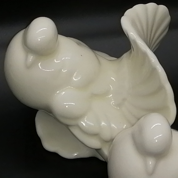 VTG. Pair of Porcelain Doves - Picture 13 of 13
